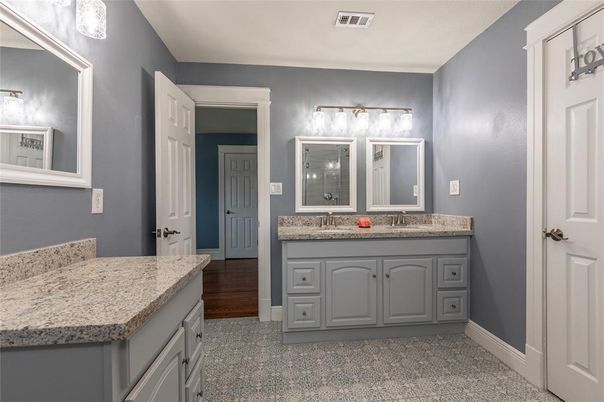 Bathroom, Dual Sink Vanities, Interior