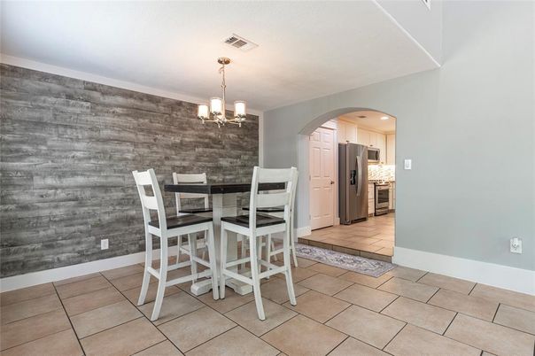 Chandelier, Dining room, Interior, Kitchen, Pendant Lights, Stainless Steel Appliances