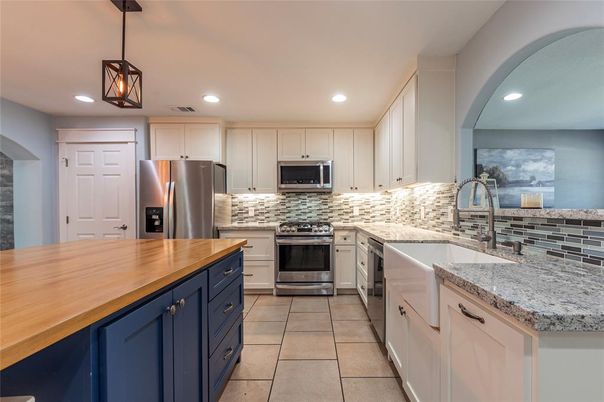 Interior, Kitchen, Pendant Lights, Recessed Lighting, Stainless Steel Appliances