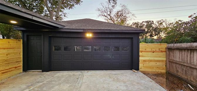 Detached Garage, Exterior