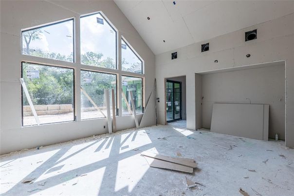 Empty room, Interior