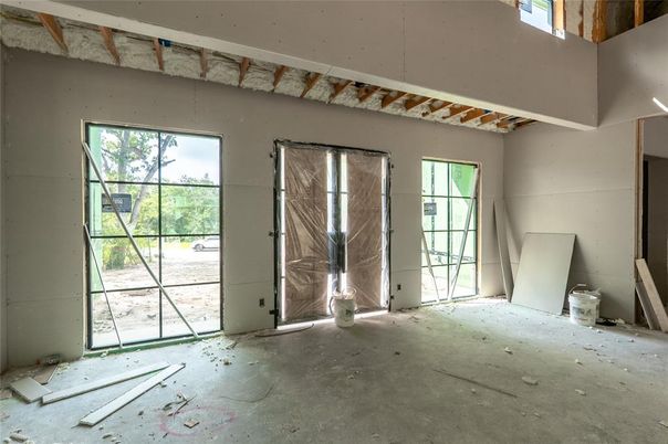 Empty room, Interior