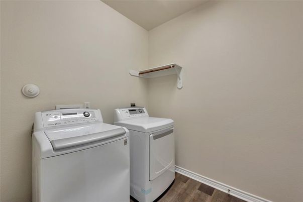 Interior, Washer, Wood Texture Flooring