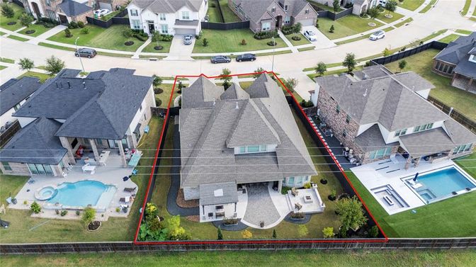 Exterior, Drone