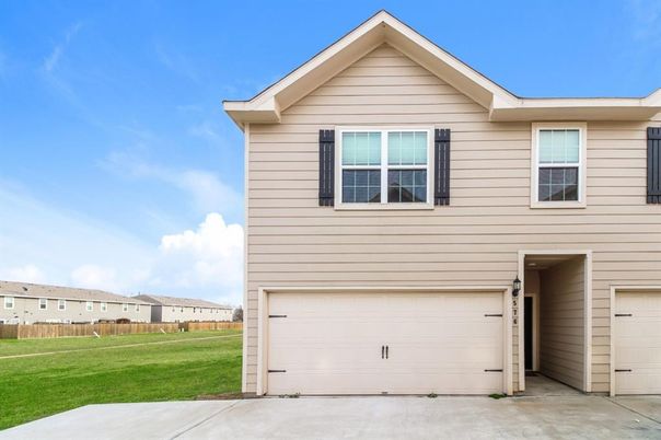 Attached, Exterior, Facade, Rowhouse