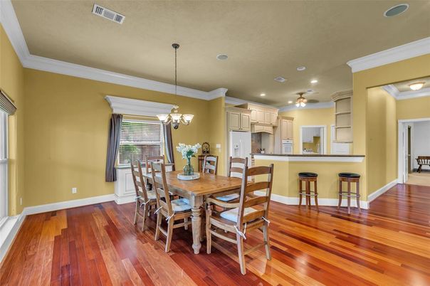 Chandelier, Dining room, Interior, Kitchen, Pendant Lights, Recessed Lighting, Wood Texture Flooring