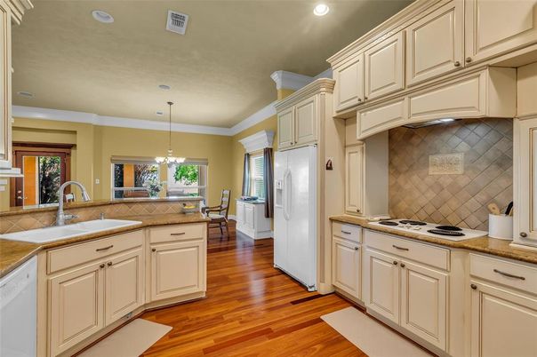 Dining room, Interior, Kitchen, Pendant Lights, Recessed Lighting, Wood Texture Flooring