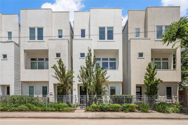 Exterior, Facade, Rowhouse