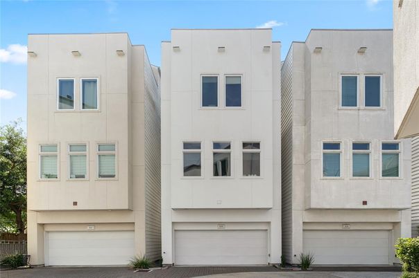 Attached, Exterior, Facade, Rowhouse