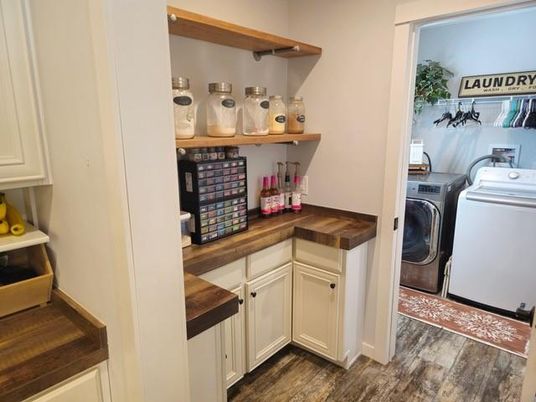 Interior, Washer, Wood Texture Flooring