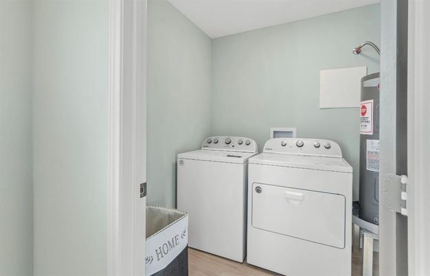 Interior, Utility Closets, Washer, Wood Texture Flooring
