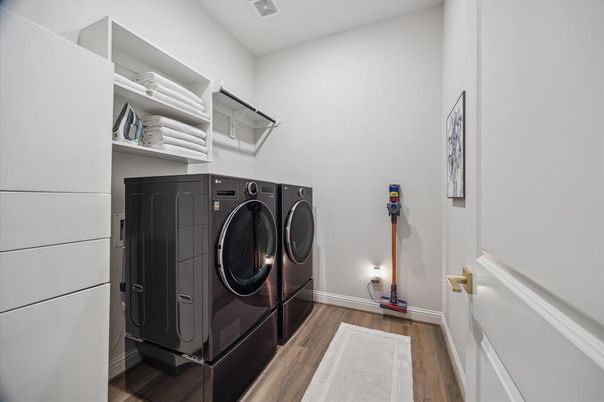 Interior, Washer, Wood Texture Flooring