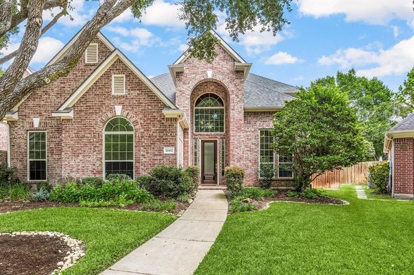 Exterior, Facade, Brick Facade, Brick Traditional