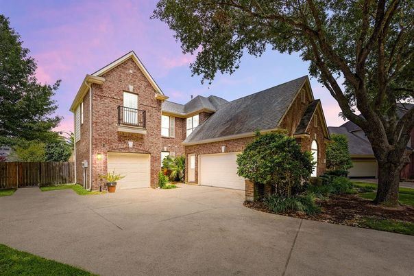 Attached, Exterior, Facade, Brick Facade, Brick Traditional