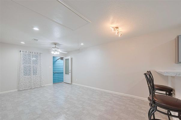 Empty room, Interior, Recessed Lighting
