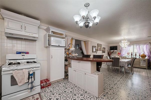 Chandelier, Dining room, Interior, Kitchen