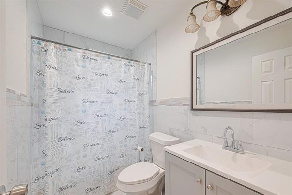 Bathroom, Interior, Recessed Lighting