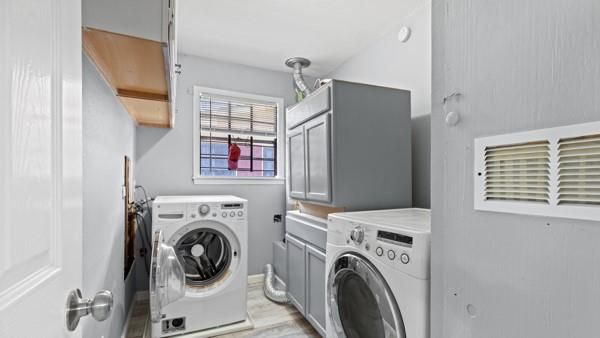 Interior, Washer, Wood Texture Flooring