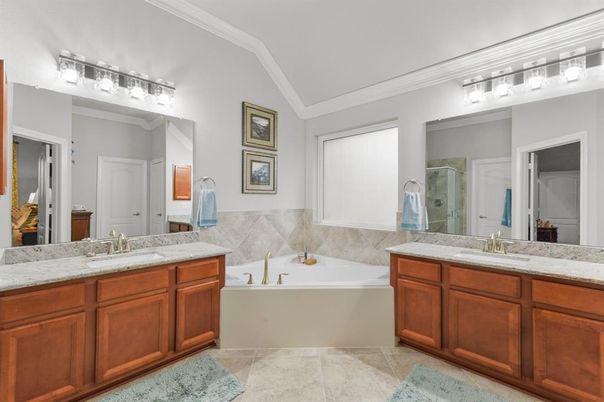 Bathroom, Dual Sink Vanities, Interior