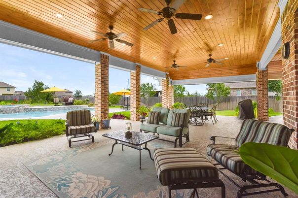 Exterior, Living room, Pool