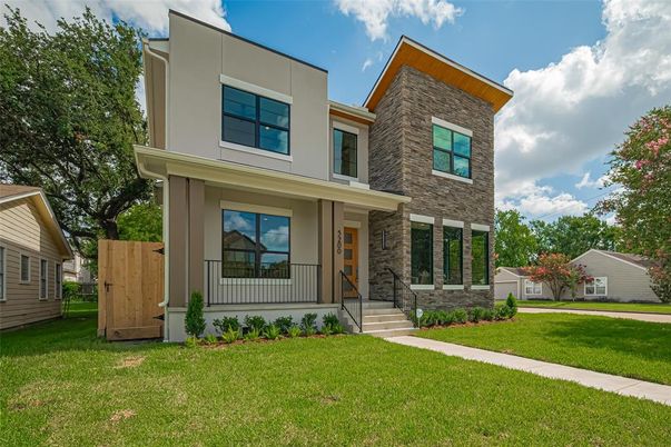 Exterior, Facade, Modern