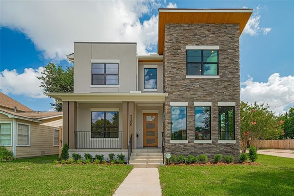 Exterior, Facade, Modern