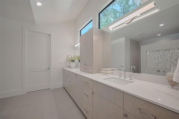 Bathroom, Dual Sink Vanities, Interior, Recessed Lighting