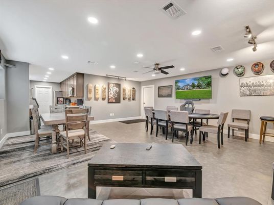 Dining room, Interior, Recessed Lighting