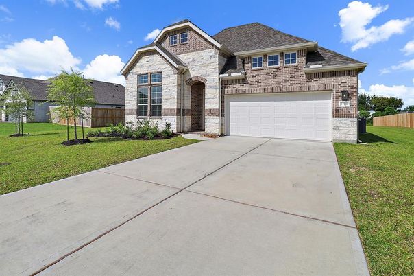 Attached, Exterior, Facade, Brick Traditional