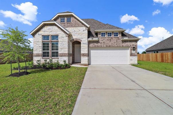 Attached, Exterior, Facade, Brick Traditional