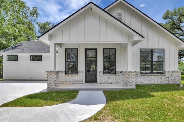 Exterior, Facade, Farmhouse