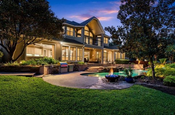Backyard, Exterior, Pool