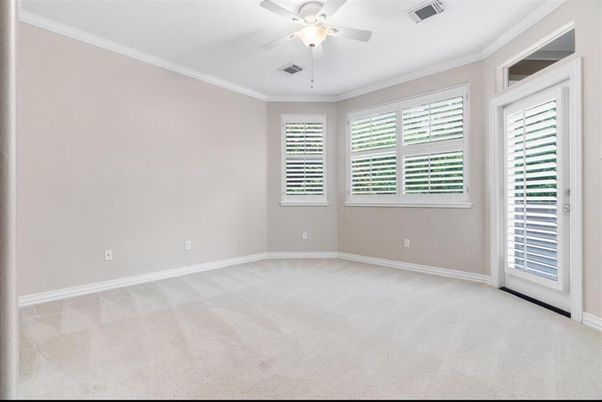 Empty room, Interior