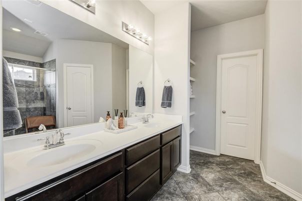 Bathroom, Dual Sink Vanities, Interior, Recessed Lighting