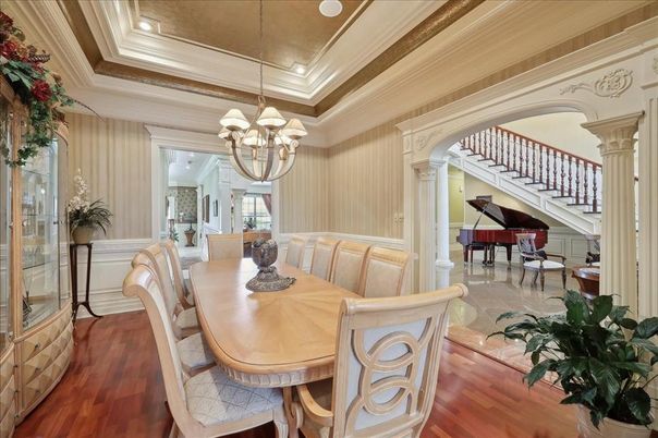 Chandelier, Dining room, Interior, Piano, Wood Texture Flooring
