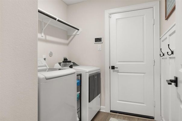 Interior, Washer, Wood Texture Flooring