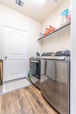 Interior, Washer, Wood Texture Flooring
