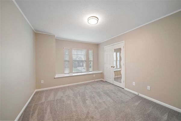 Empty room, Interior