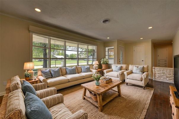 Interior, Living room, Recessed Lighting, Wood Texture Flooring