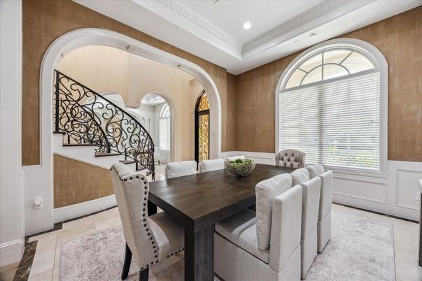 Dining room, Interior, Recessed Lighting