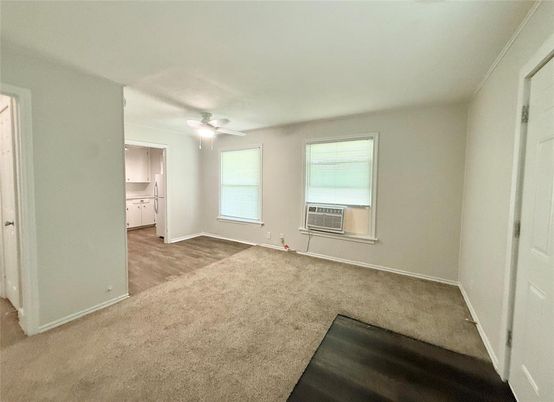 Empty room, Interior