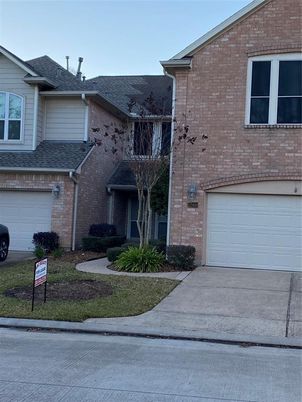 Attached, Exterior, Facade, Brick Facade, Rowhouse