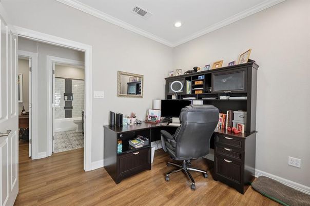 Bathroom, Home Office, Interior, Recessed Lighting, Wood Texture Flooring