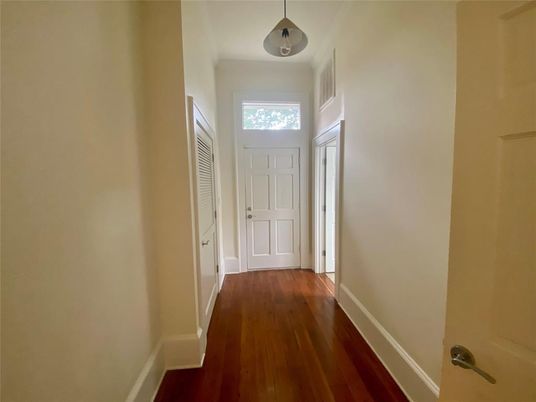 Interior, Pendant Lights, Wood Texture Flooring