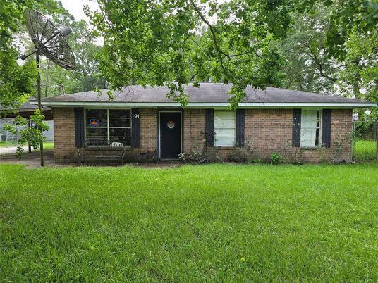 Exterior, Facade, Brick Facade, Ranch