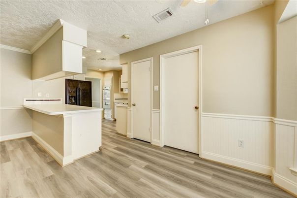 Interior, Recessed Lighting, Wood Texture Flooring