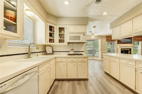Fireplace, Interior, Kitchen, Recessed Lighting, Wood Texture Flooring