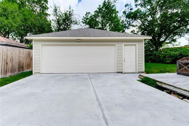 Detached Garage, Exterior