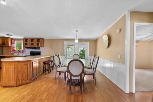 Dining room, Interior, Kitchen, Pendant Lights, Wood Texture Flooring