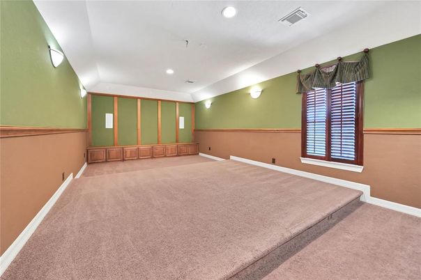Empty room, Interior, Recessed Lighting